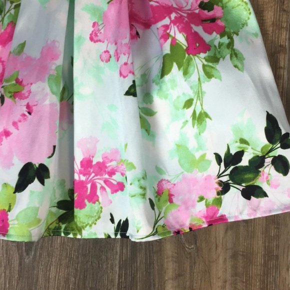 Beautiful girls rare edition new dress - Picture 4 of 7